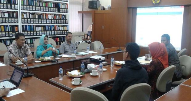 Pihak LPPM BSI dan LPPM STMIK Nusa Mandiri menjelaskan berbagai kegiatan yang selama ini sudah dilaksanakan kepada pihak Unpas di Bandung, akhir April 2016.