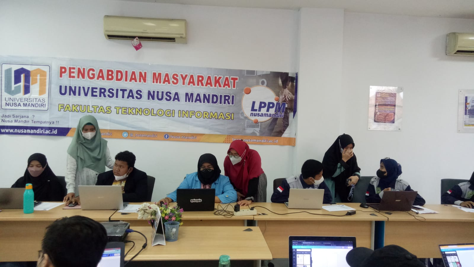 Dosen Universitas Nusa Mandiri Memberikan Pengabdian Kepada Masyarakat